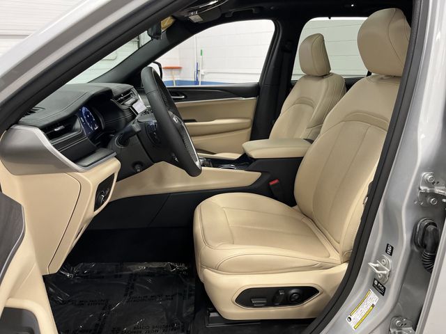 2024 Jeep Grand Cherokee Limited photo 3