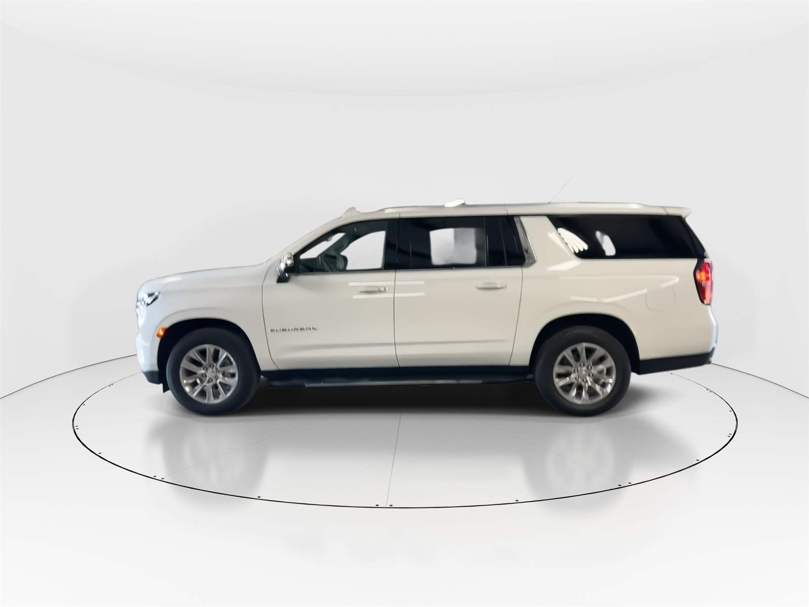 2023 Chevrolet Suburban Premier photo 4