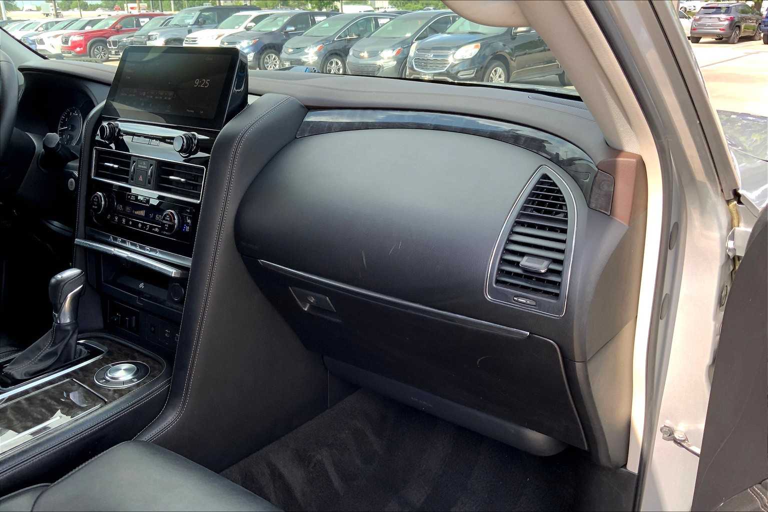 2021 Nissan Armada Platinum photo 18