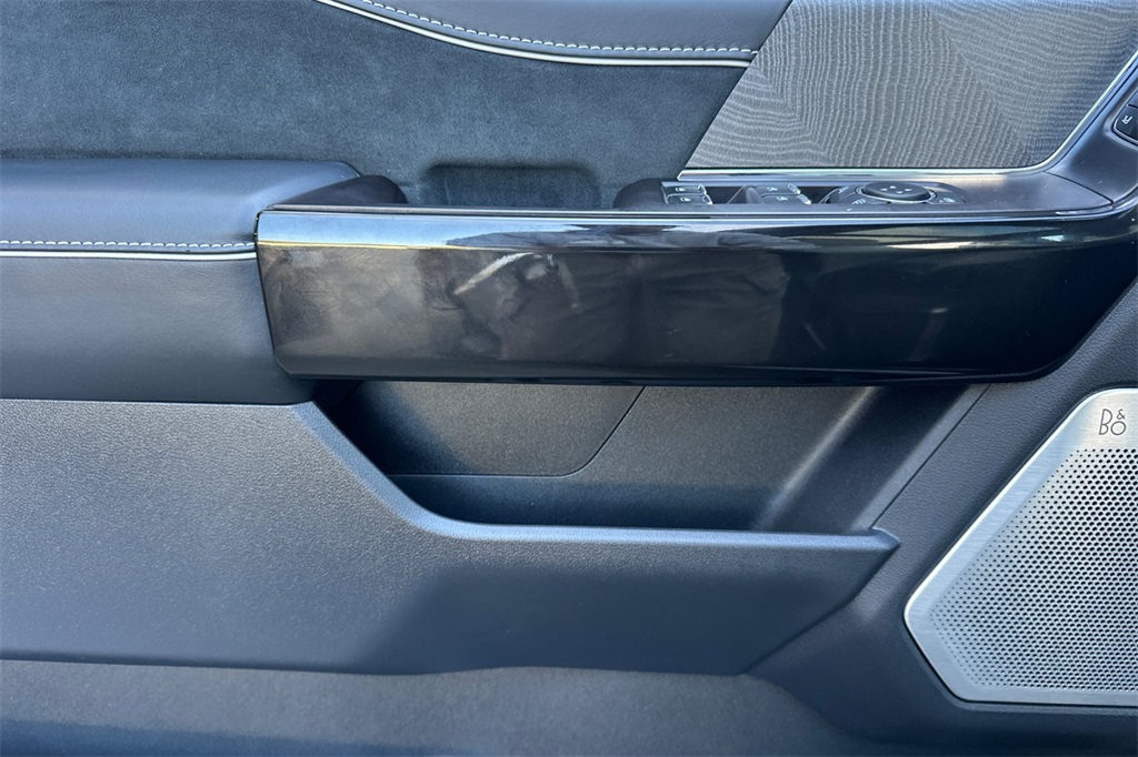 2024 Ford F-150 Lightning Platinum photo 11