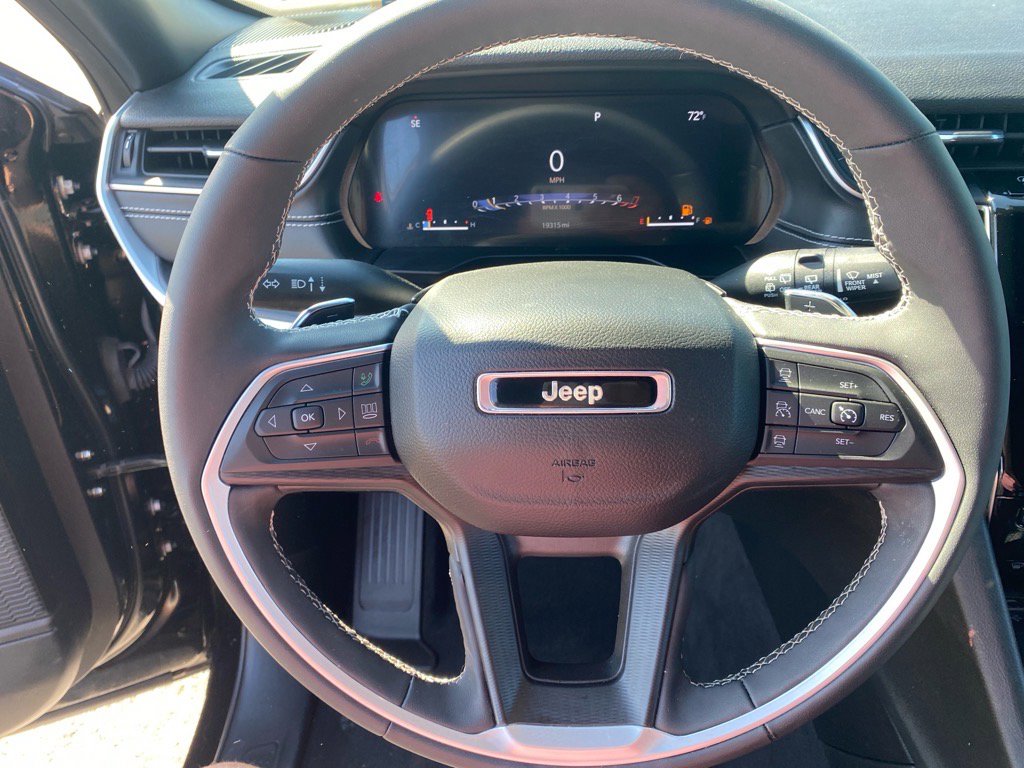 2023 Jeep Grand Cherokee Altitude photo 9