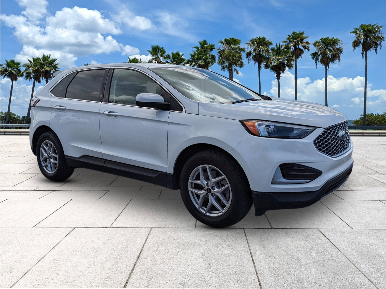 2023 Ford Edge SEL photo 2