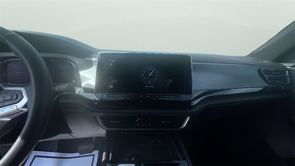 2024 Volkswagen Atlas Cross Sport SE Technology photo 8