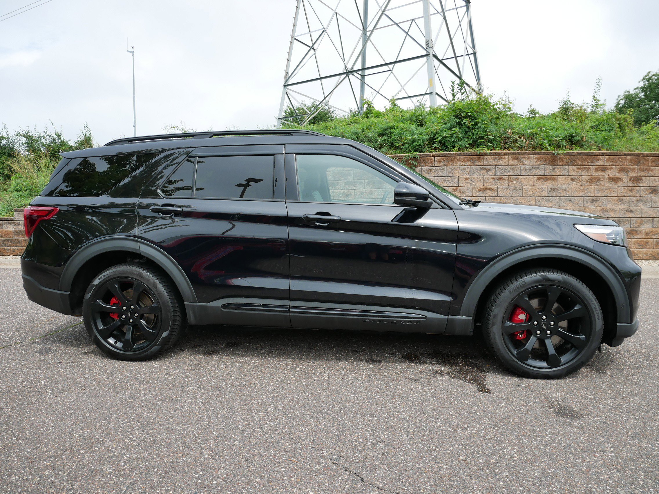 2022 Ford Explorer ST photo 4