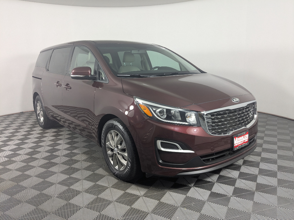 Used 2020 Kia Sedona LX with VIN KNDMB5C17L6631133 for sale in Tilton, IL