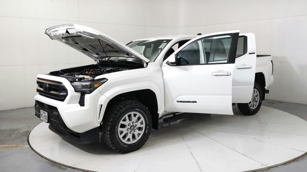2024 Toyota Tacoma SR5 photo 9