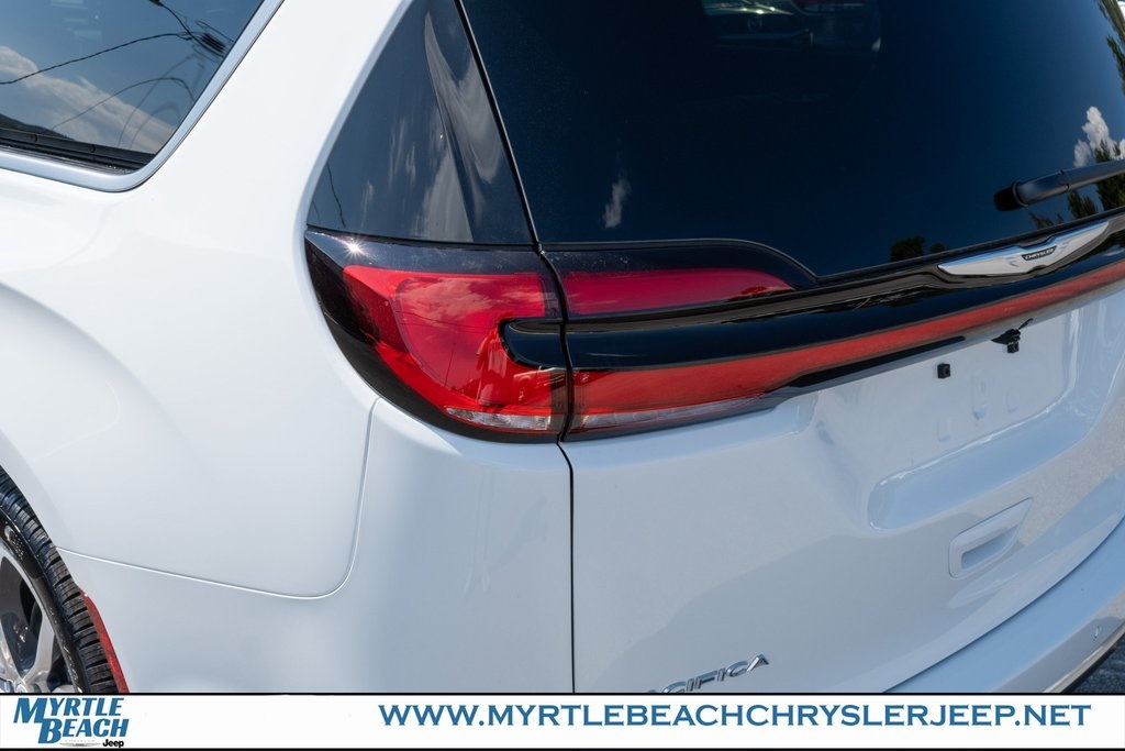 2026 Chrysler Pacifica Pinnacle photo 9