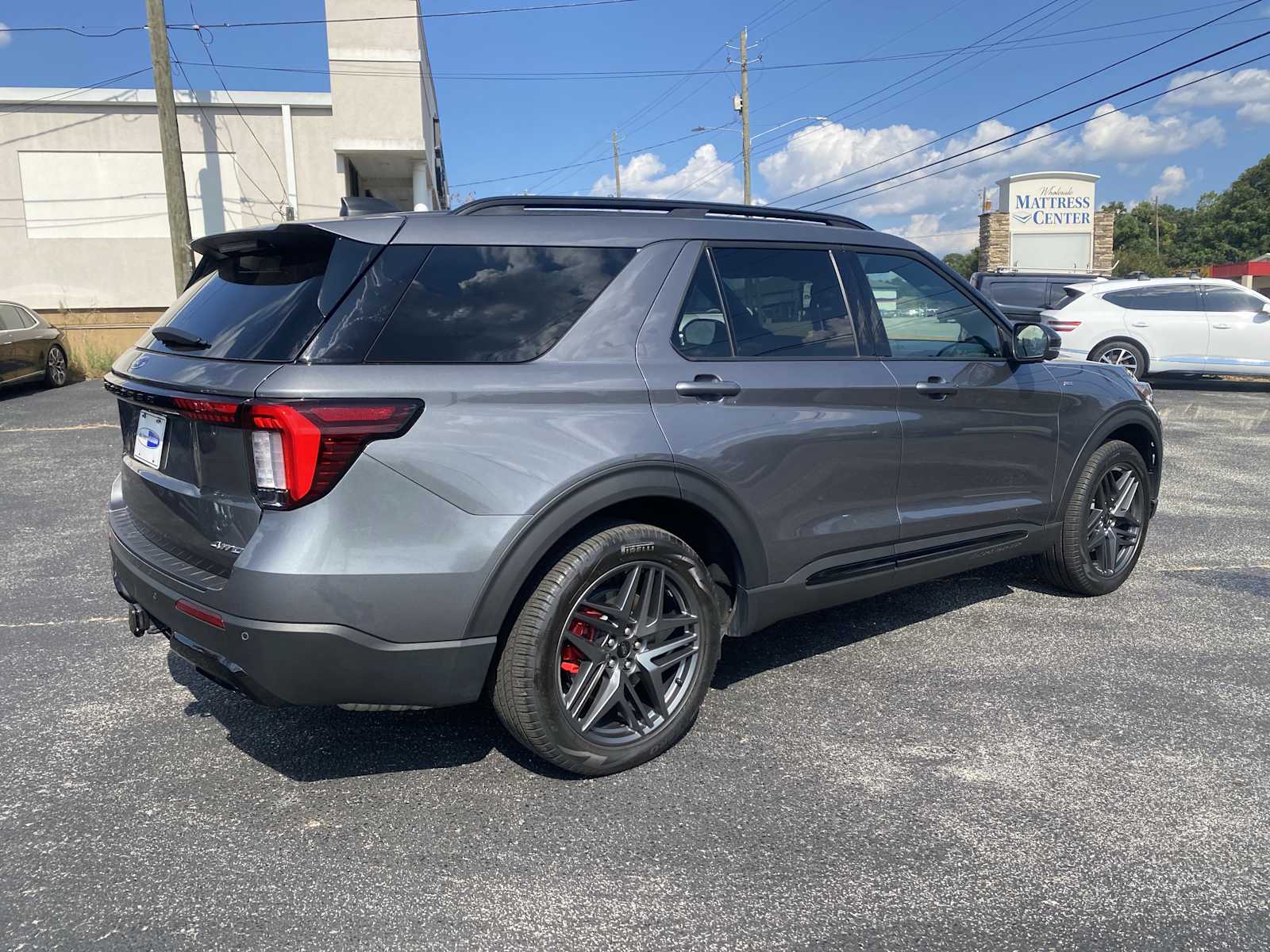2025 Ford Explorer ST-Line photo 5