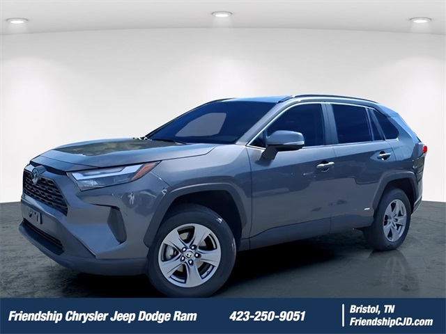2024 Toyota RAV4 XLE's photo