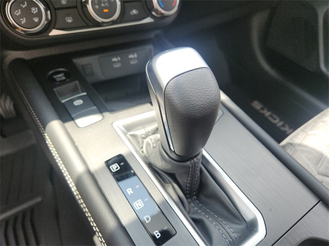 2025 Nissan Kicks SV photo 14