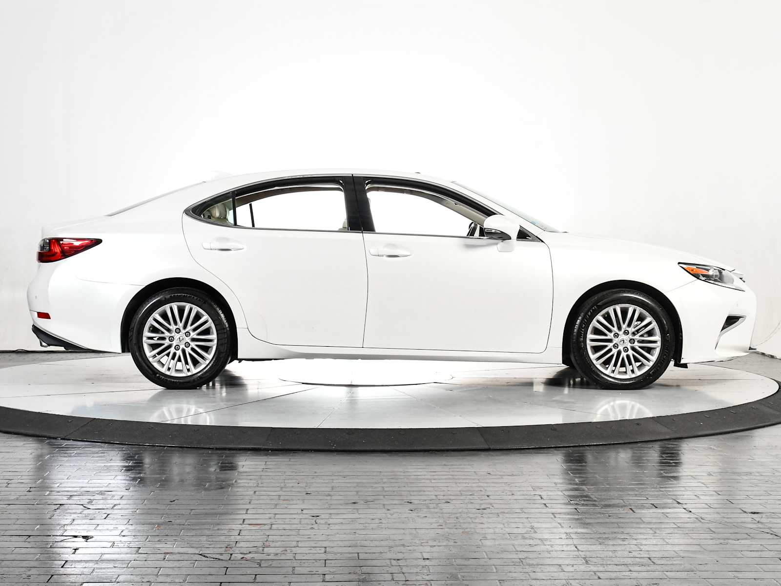 2017 Lexus ES 350 photo 5