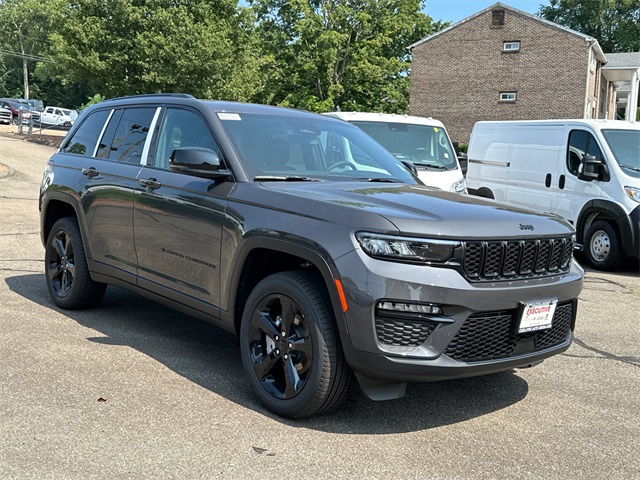 2025 Jeep Grand Cherokee Limited photo 4