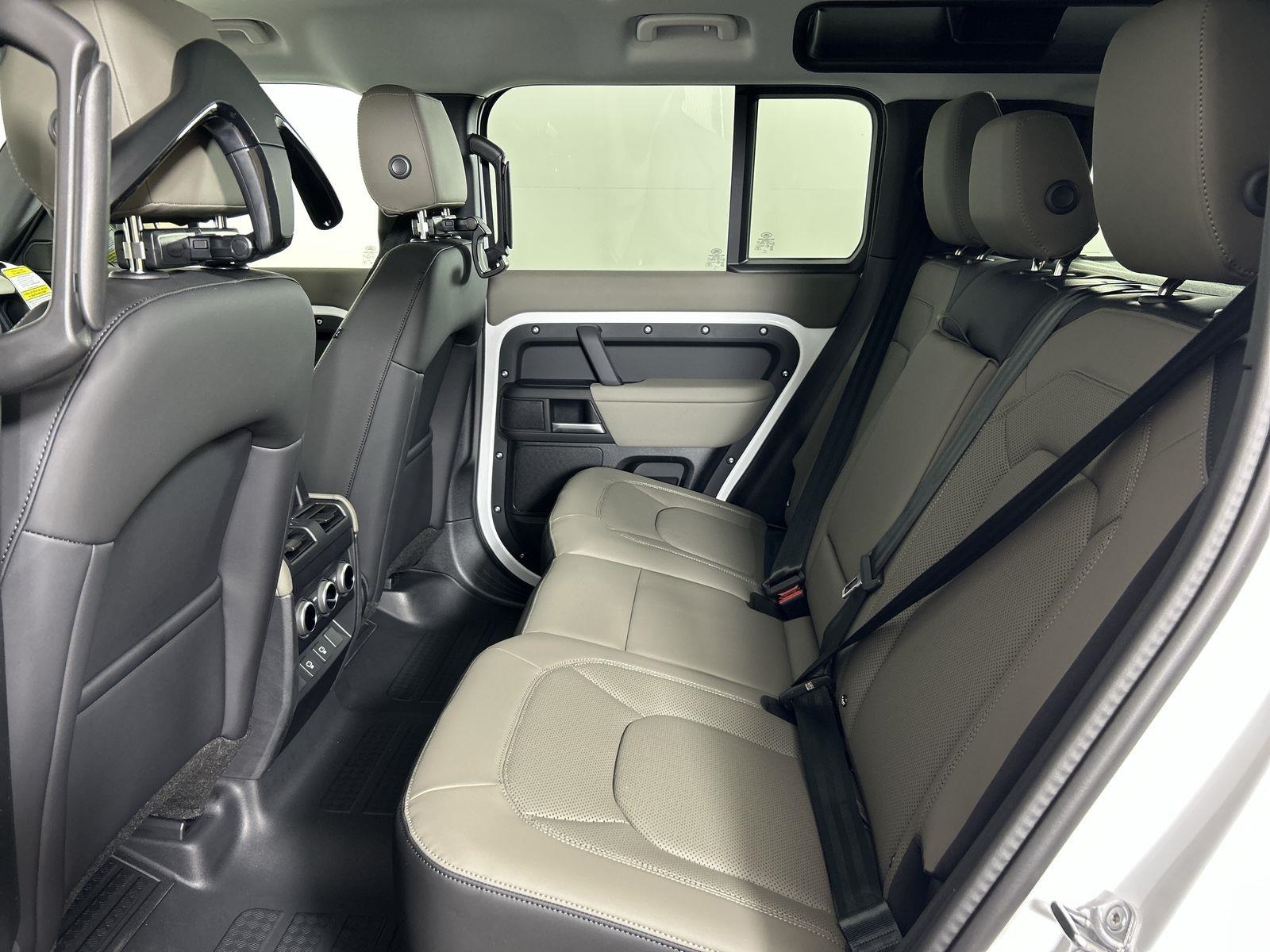 2025 Land Rover Defender 110 S photo 25