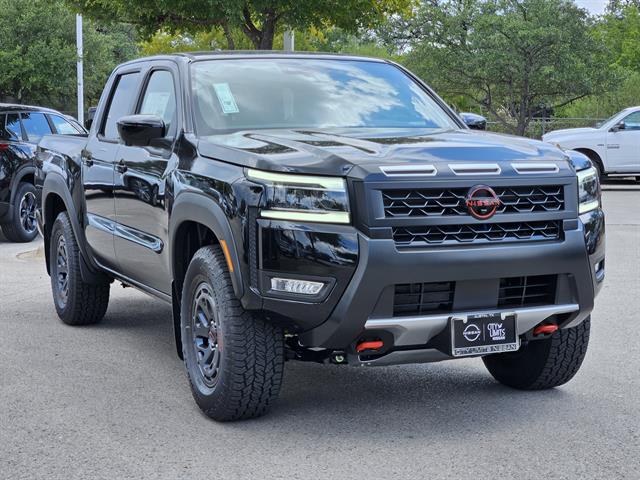 2025 Nissan Frontier Crew Cab PRO-4X photo 2