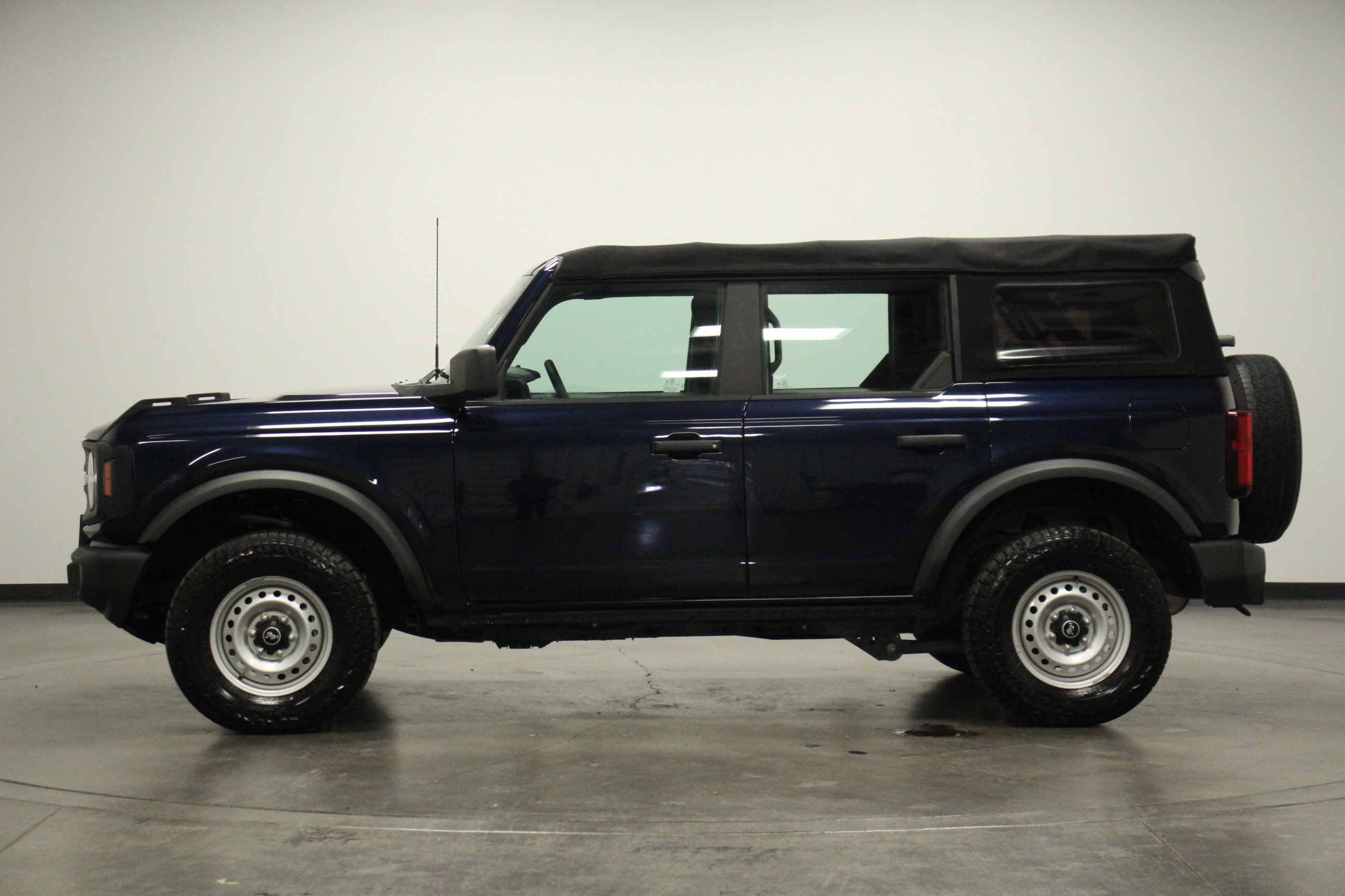 2021 Ford Bronco Base photo 4