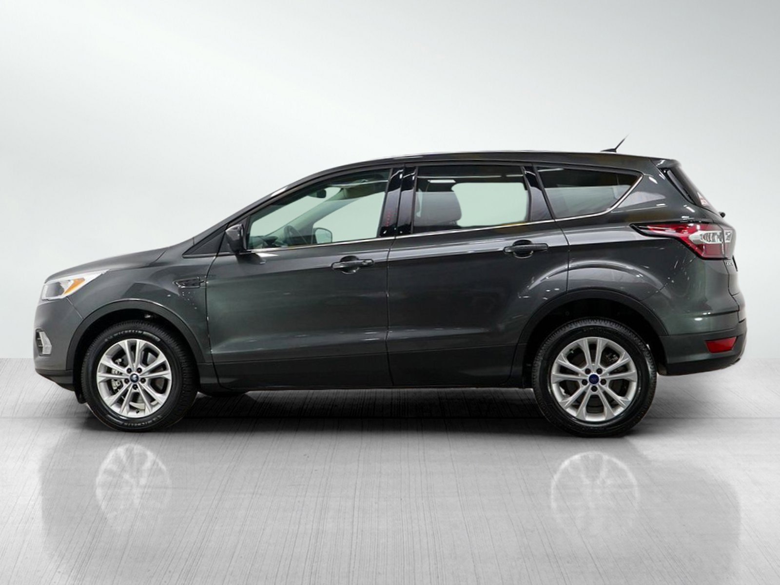 Used 2017 Ford Escape SE with VIN 1FMCU9G90HUE96265 for sale in Burnsville, Minnesota