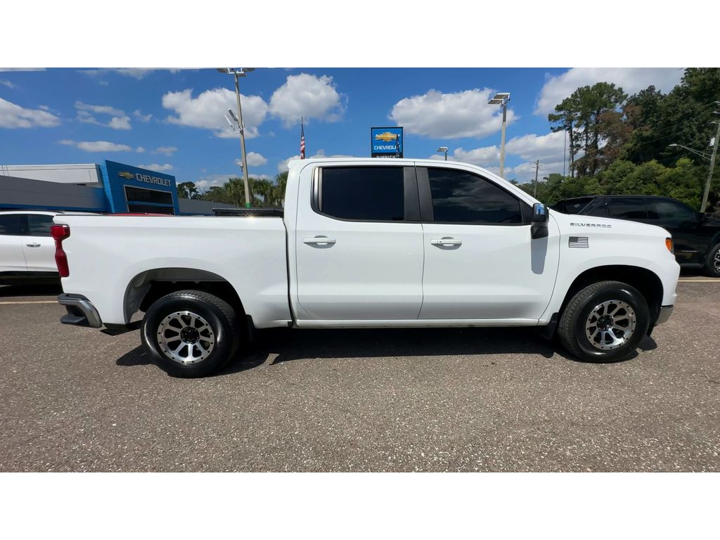 2023 Chevrolet Silverado 1500 LT photo 9