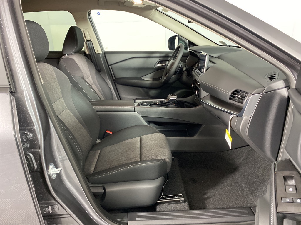 2026 Nissan Rogue SV photo 17