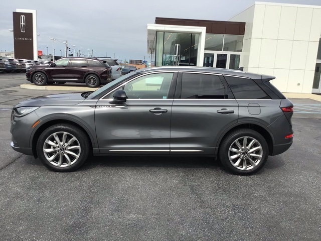 2022 Lincoln Corsair Standard photo 3