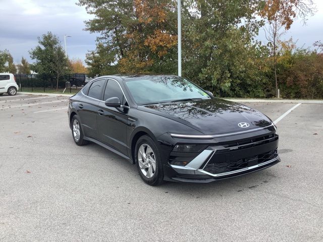 2025 Hyundai Sonata SE photo 3
