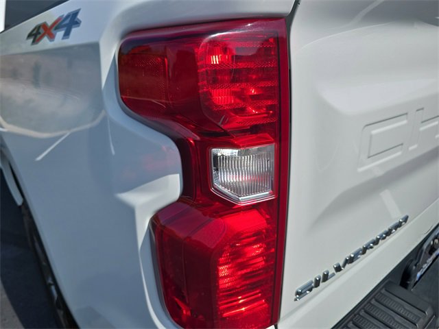 2023 Chevrolet Silverado photo 31