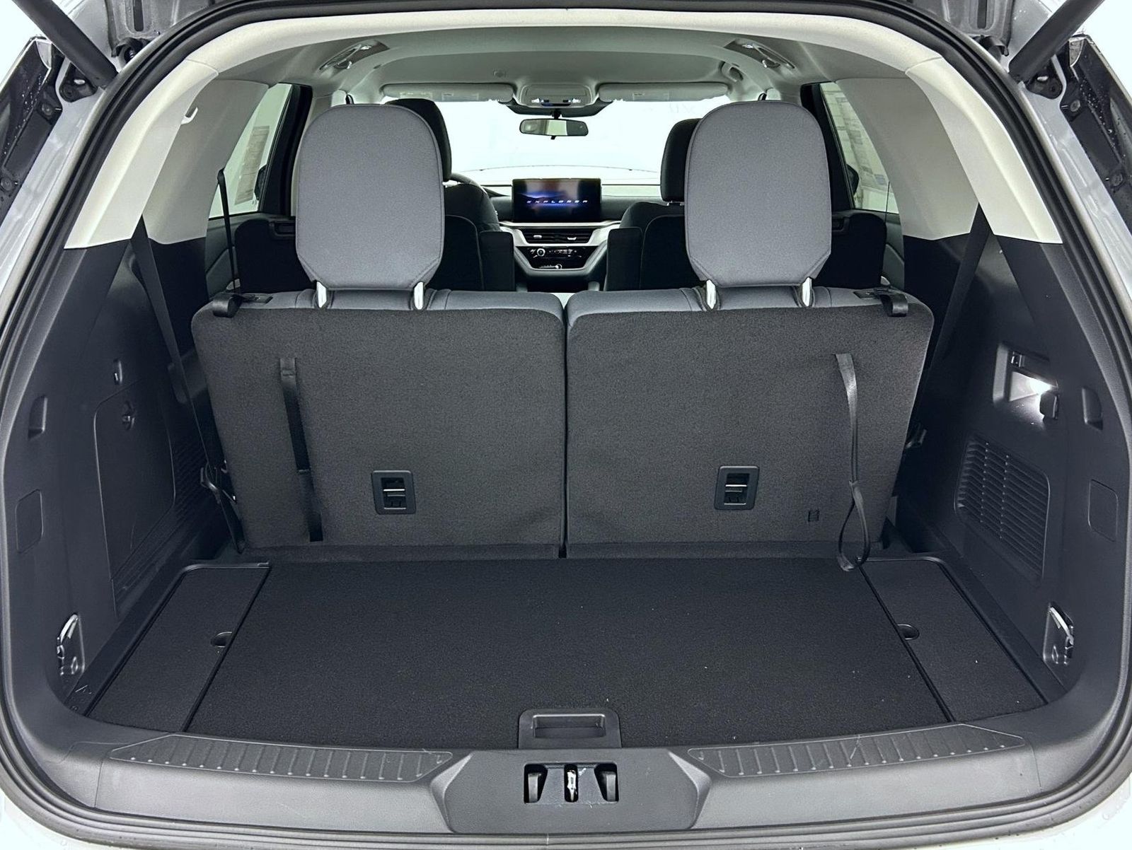 2025 Ford Explorer photo 23