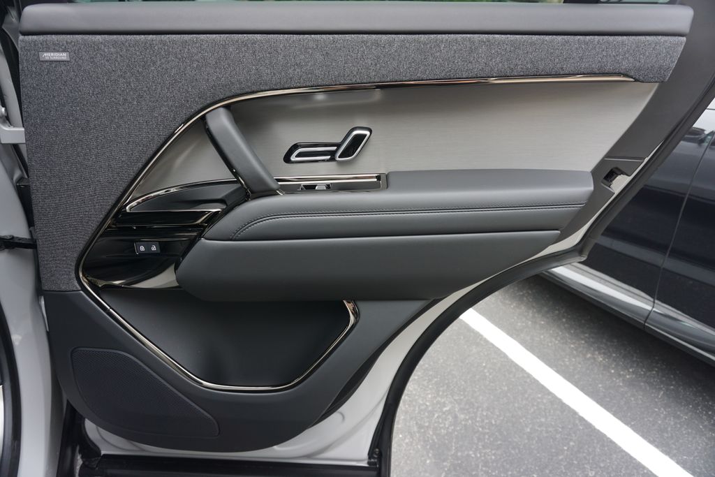 2025 Land Rover Range Rover Sport SE photo 24