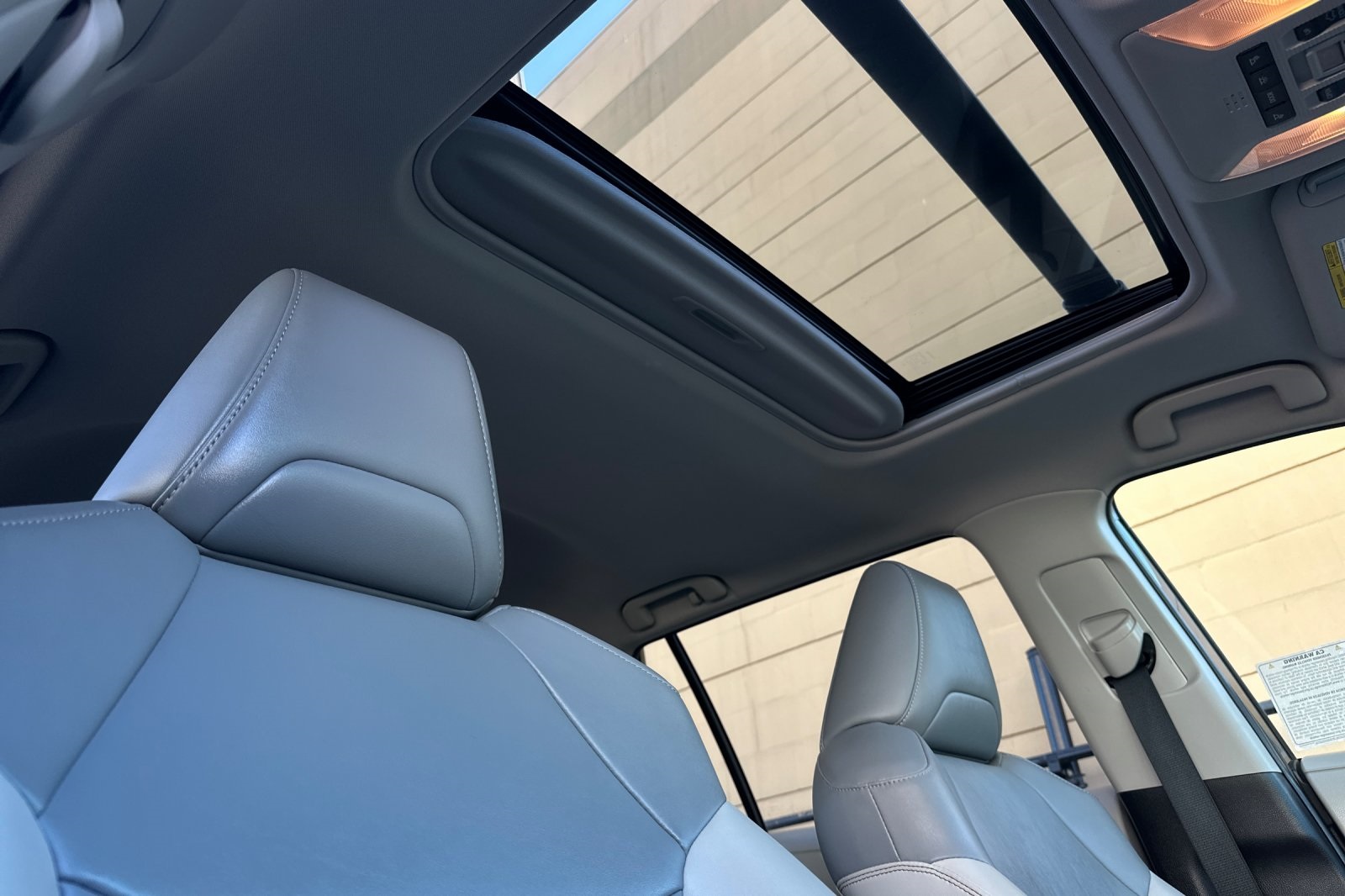 2020 Toyota RAV4 XLE Premium photo 15