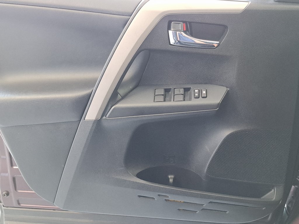 2016 Toyota RAV4 XLE photo 20
