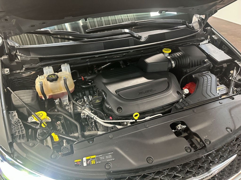 2023 Chrysler Pacifica Touring L photo 16