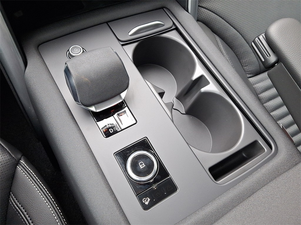 2025 Land Rover Discovery S photo 9