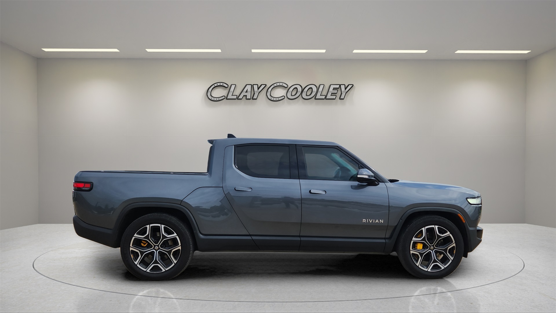Used 2022 Rivian R1T Launch Edition with VIN 7FCTGAAL3NN010498 for sale in Rockwall, TX