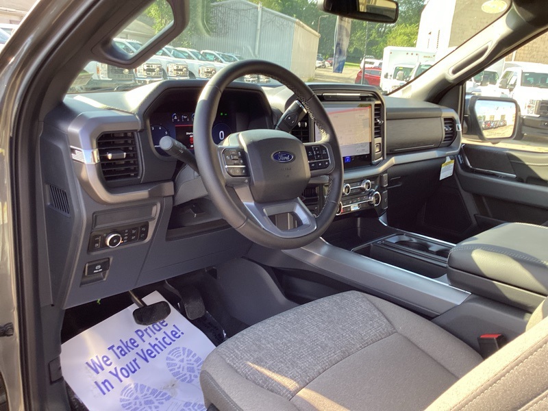 2025 Ford F-150 XLT photo 29