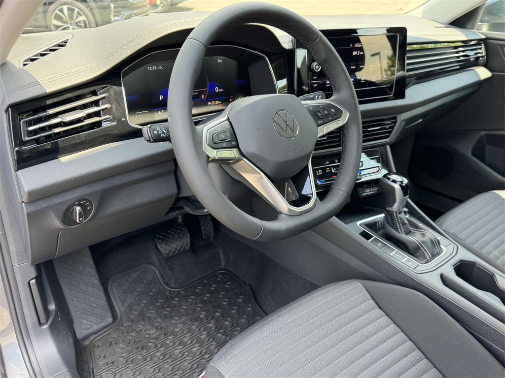 2025 Volkswagen Jetta 1.5T S photo 2