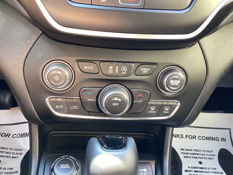 2020 Jeep Cherokee Altitude Sport photo 32