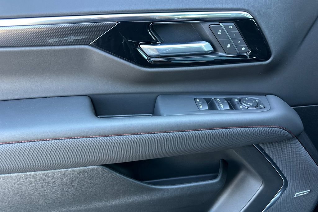 2025 Chevrolet Suburban RST photo 10