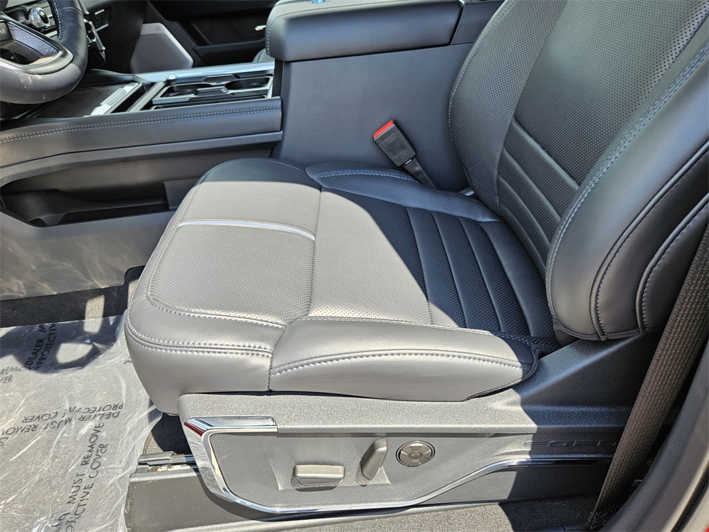 2025 Ford F-350 Platinum photo 15