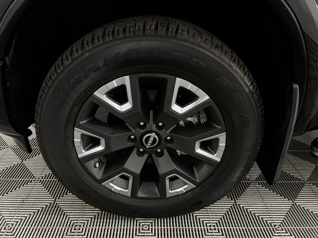 2023 Nissan Titan Platinum Reserve photo 9