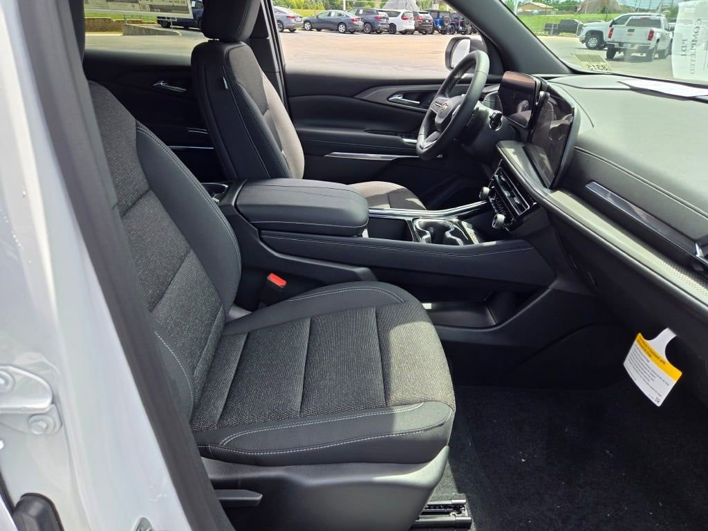 2026 Chevrolet Traverse photo 3