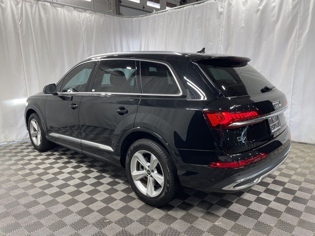 2023 Audi Q7 45 Premium Plus photo 4