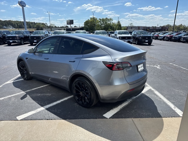 2024 Tesla Model Y Long Range photo 3