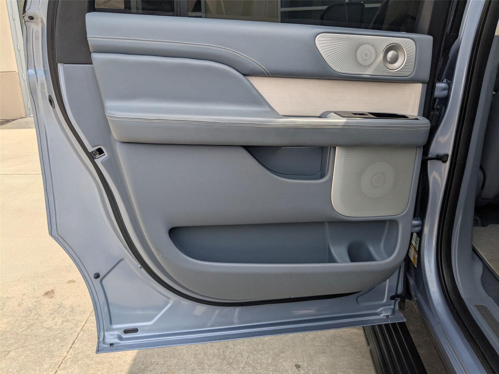 2020 Lincoln Navigator Black Label photo 24