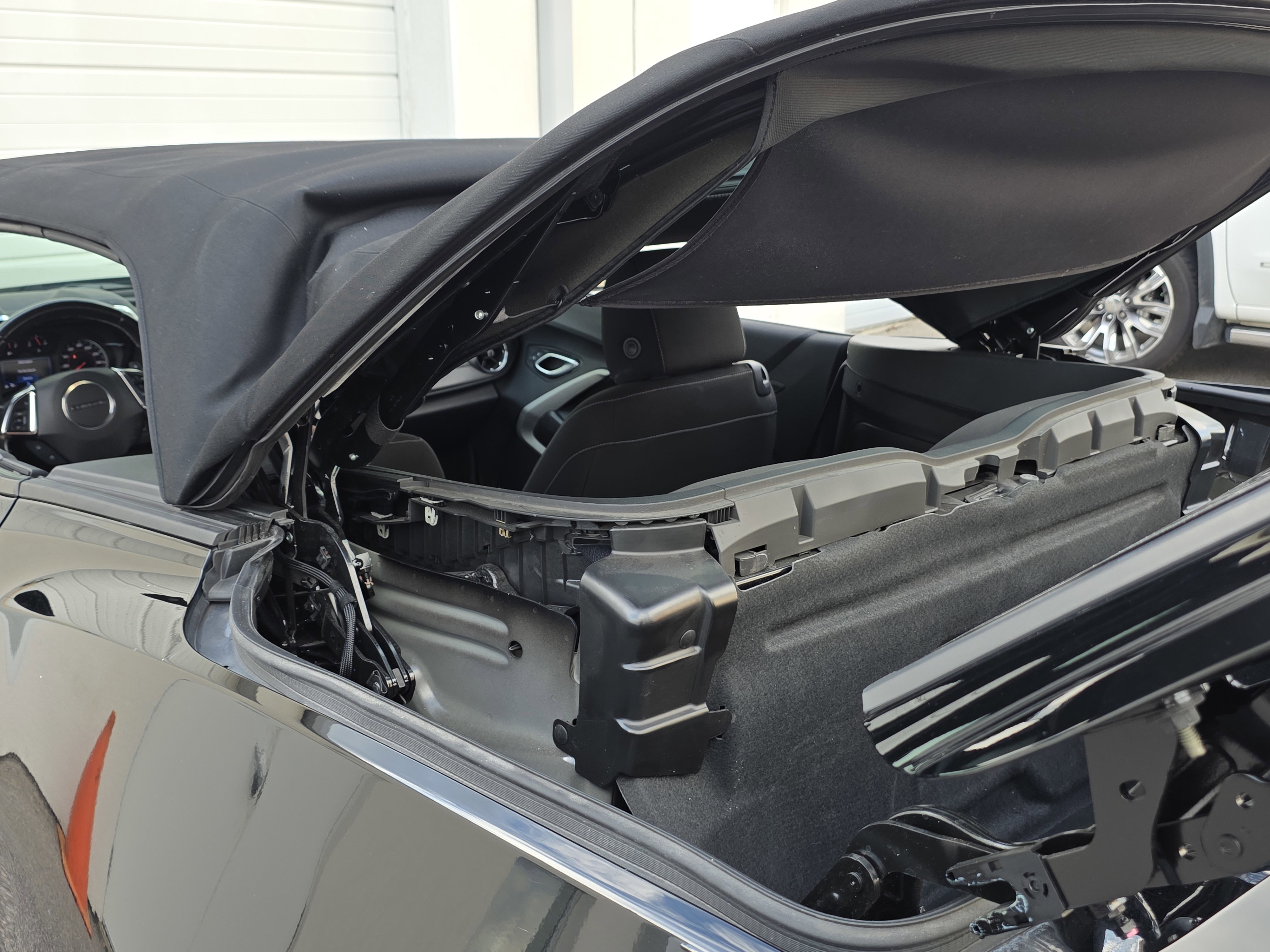2023 Chevrolet Camaro 1LT photo 4