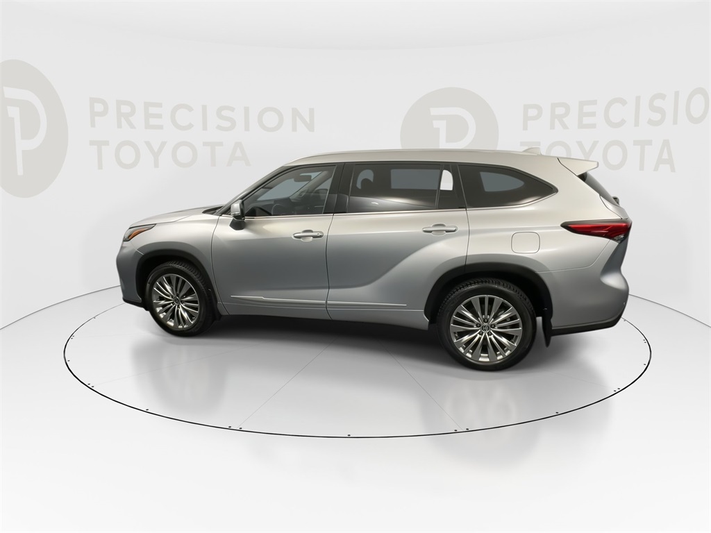 2022 Toyota Highlander Hybrid Platinum photo 11