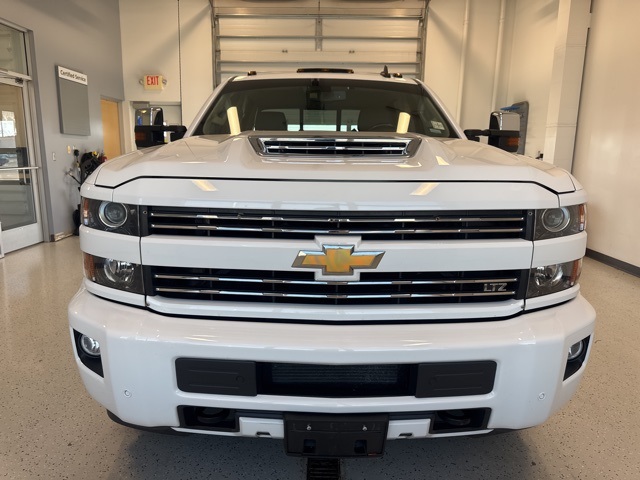2018 Chevrolet Silverado 3500HD LTZ photo 4