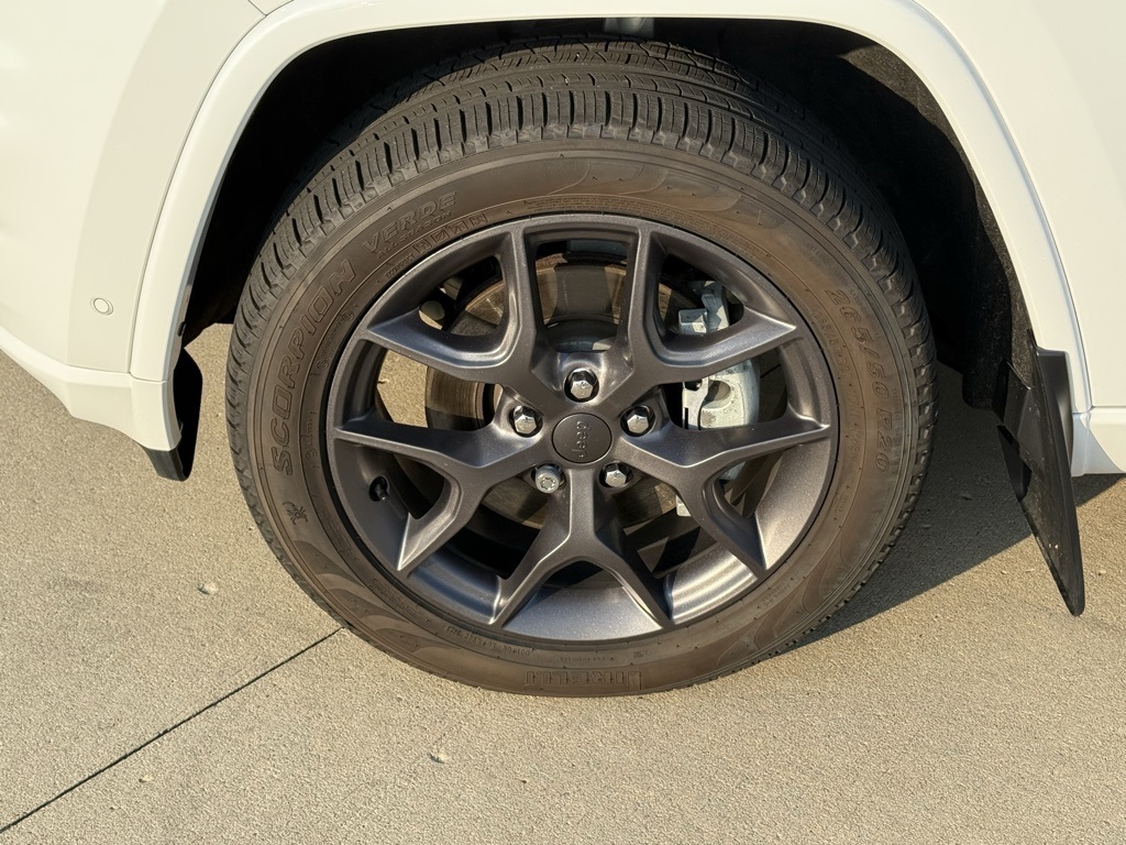 2021 Jeep Grand Cherokee Anniversary Edition photo 14