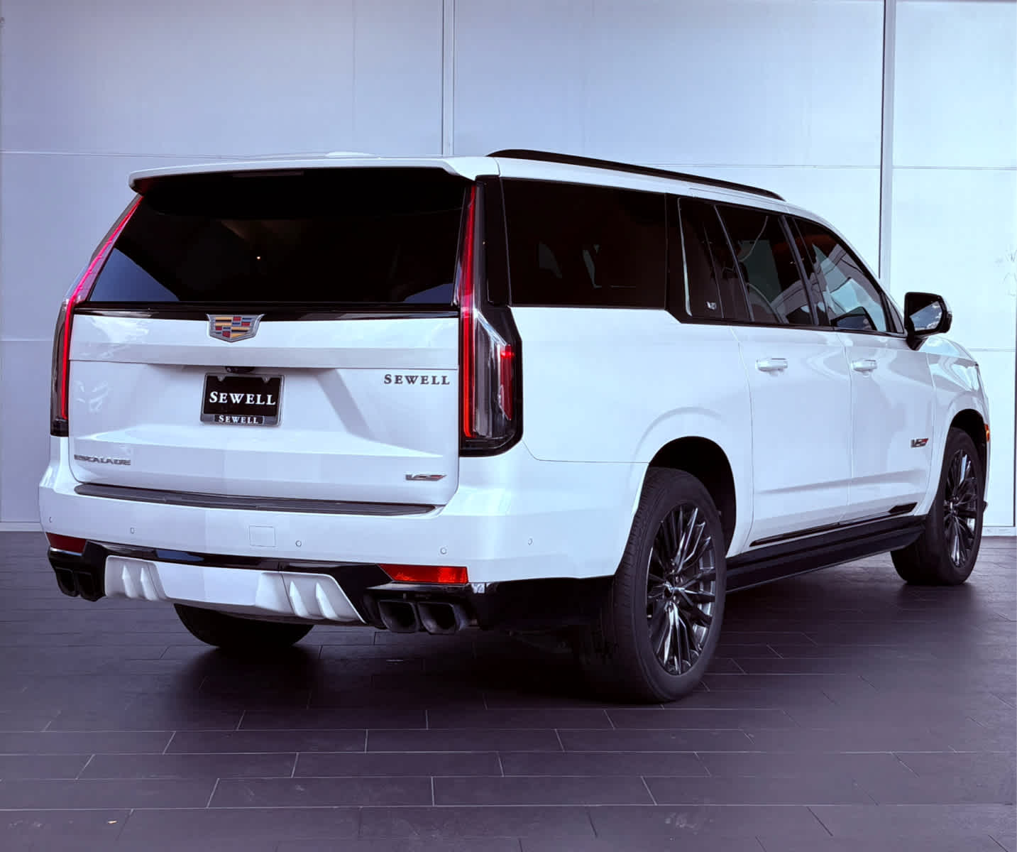 2023 Cadillac Escalade ESV Platinum photo 4