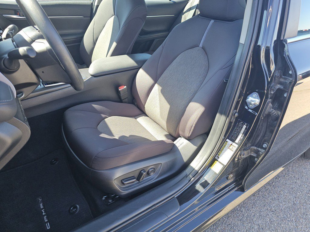 2021 Toyota Camry LE photo 3