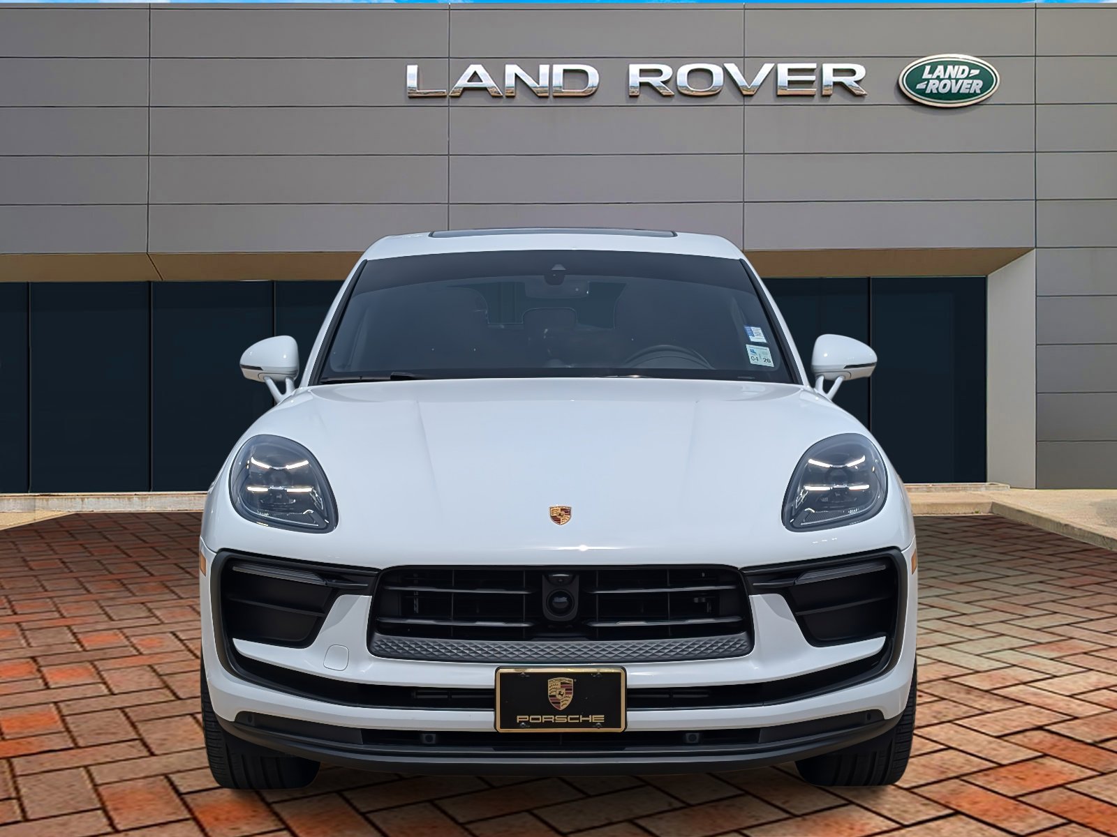 2023 Porsche Macan T photo 2