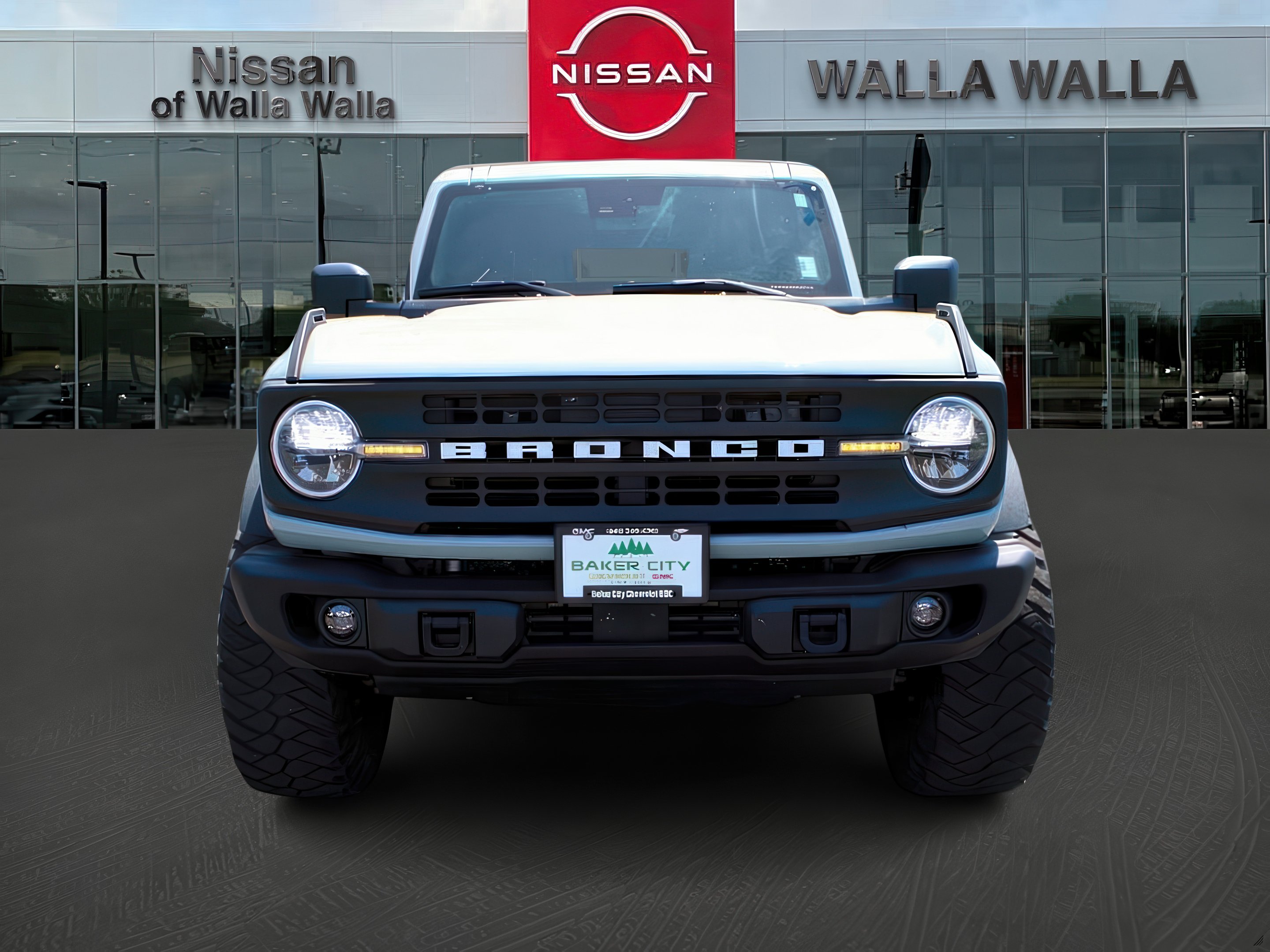 2022 Ford Bronco Black Diamond photo 2